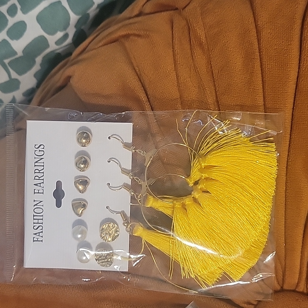 Earing sets - Picture 3 of 4